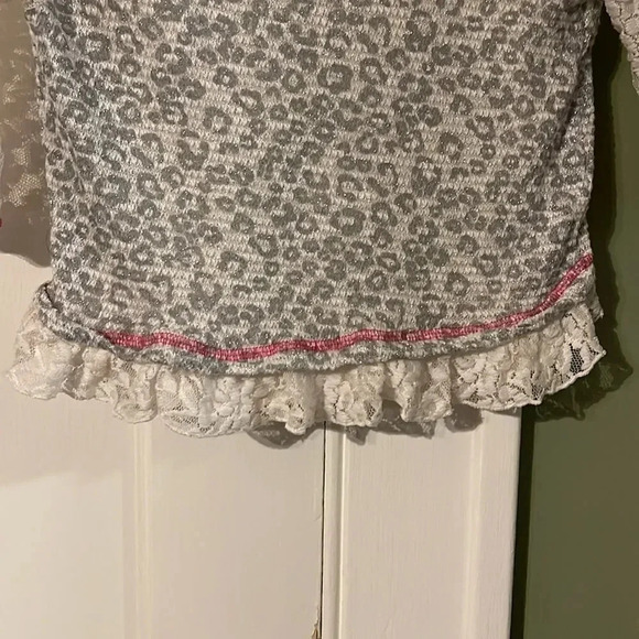 Girls top/shirt size 5 mix and match any 3/$7 and get them $4 each - Picture 9 of 12